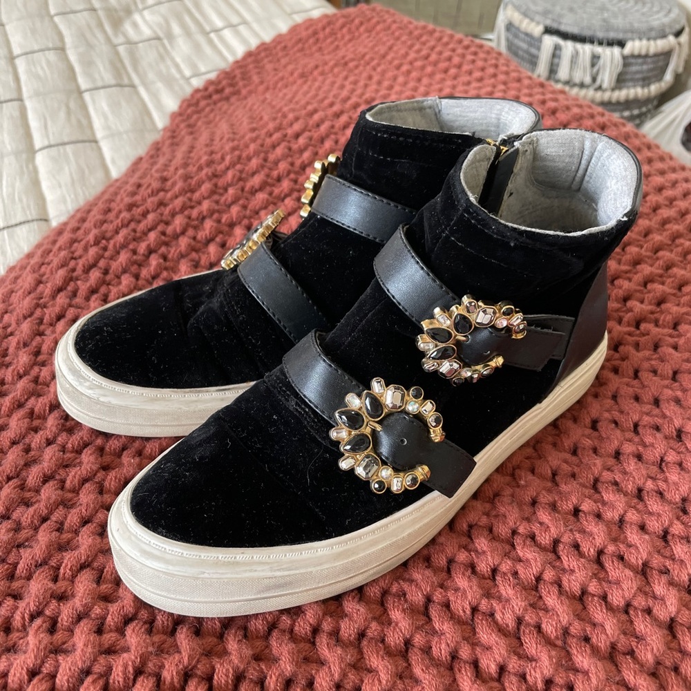 Nine West black booties